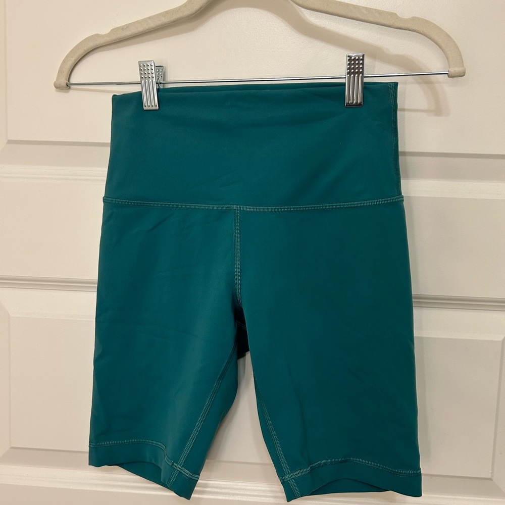 Lululemon size 4 biker shorts teal color